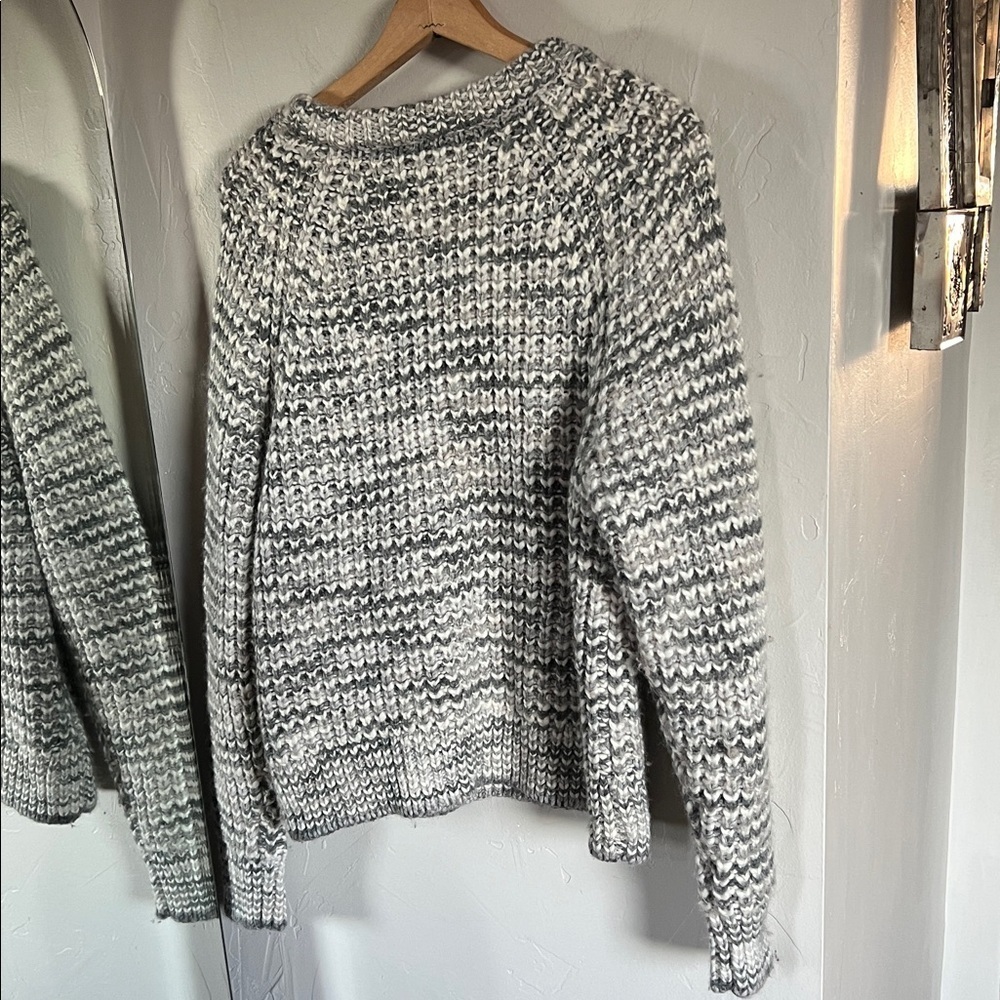GAP Women's Marled Gray Knit Sweater - Picture 4 of 4